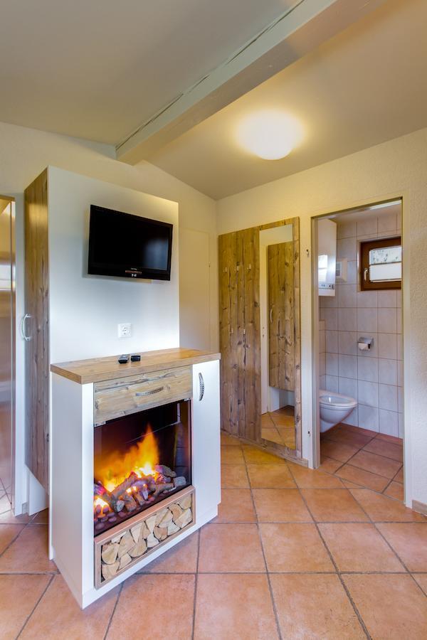 Camping Chalets Brunner Am See Villa Dobriach Bilik gambar